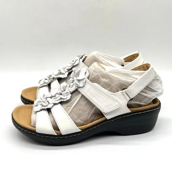Clarks Womens Size 8.5M Merliah Sheryl White Leather Floral Sandals Shoes