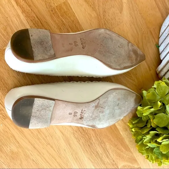 Coach Jill Leather Scalloped Studded Pointed Ivory flats Size 6.5
