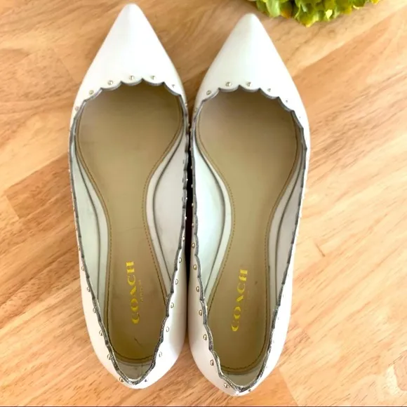 Coach Jill Leather Scalloped Studded Pointed Ivory flats Size 6.5