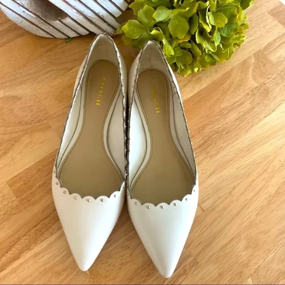 Coach Jill Leather Scalloped Studded Pointed Ivory flats Size 6.5