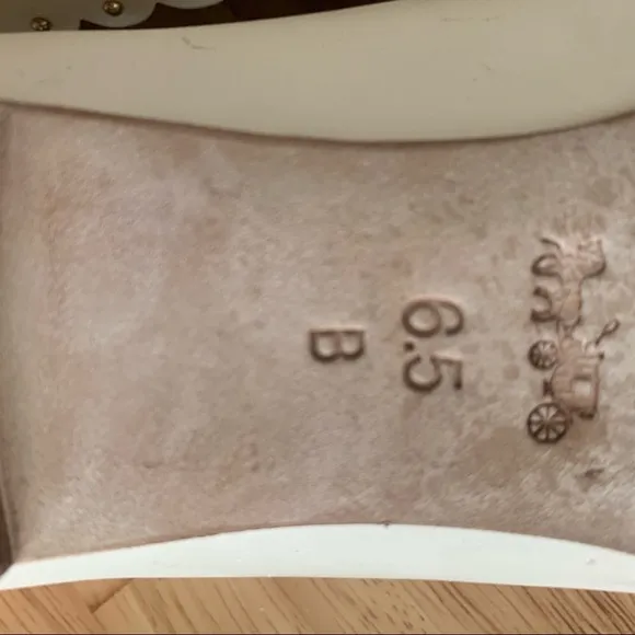 Coach Jill Leather Scalloped Studded Pointed Ivory flats Size 6.5