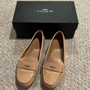 COACH Odette patent loafer, warm blush, size 7 GUC!