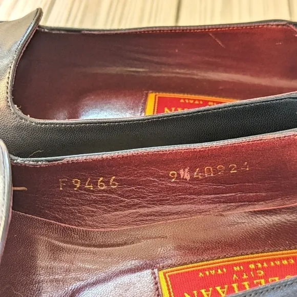 Cole Haan City Italian Leather Loafers in Navy Blue and Red Size 9