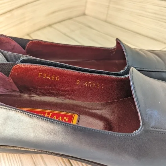 Cole Haan City Italian Leather Loafers in Navy Blue and Red Size 9