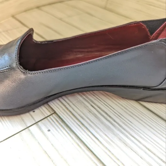 Cole Haan City Italian Leather Loafers in Navy Blue and Red Size 9