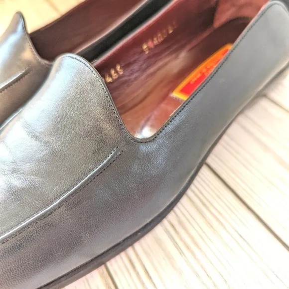 Cole Haan City Italian Leather Loafers in Navy Blue and Red Size 9