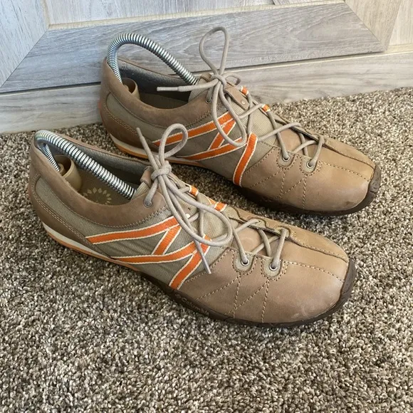 Columbia Pristine Women US 8.5 Laci Sneaker Tan Orange Sporty Shoe lace up Brown