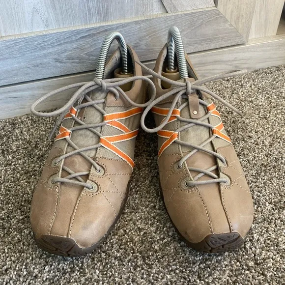 Columbia Pristine Women US 8.5 Laci Sneaker Tan Orange Sporty Shoe lace up Brown