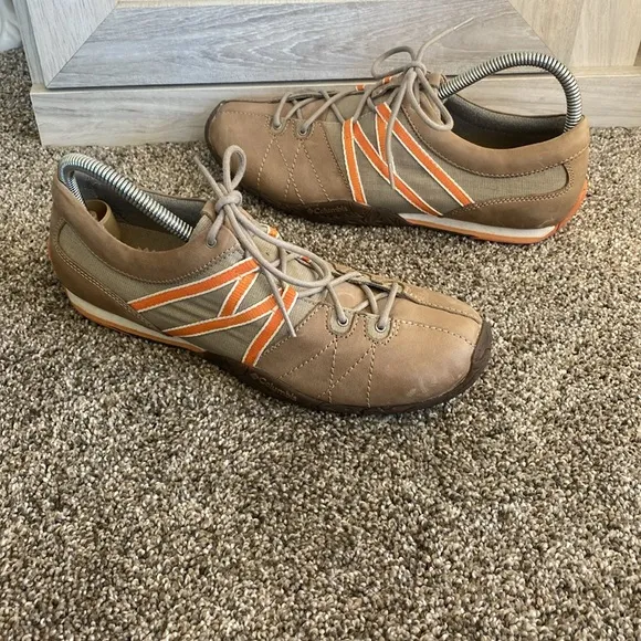Columbia Pristine Women US 8.5 Laci Sneaker Tan Orange Sporty Shoe lace up Brown
