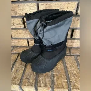 Columbia size 6 snow boots
