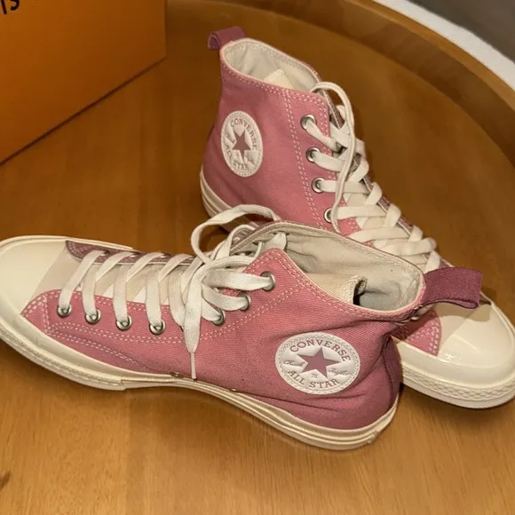 🩷Converse Pink High-Top Sneakers