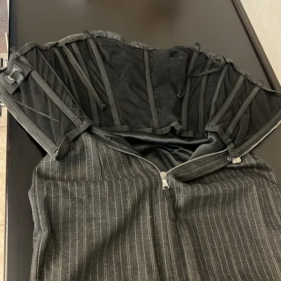 D&amp;G Grey Pinstripe Gabardine Draped Detail Strapless Mini Dress size S-XS