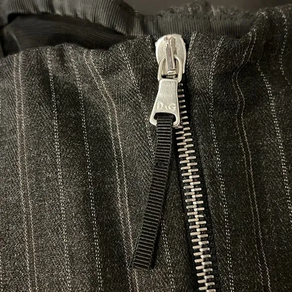 D&amp;G Grey Pinstripe Gabardine Draped Detail Strapless Mini Dress size S-XS