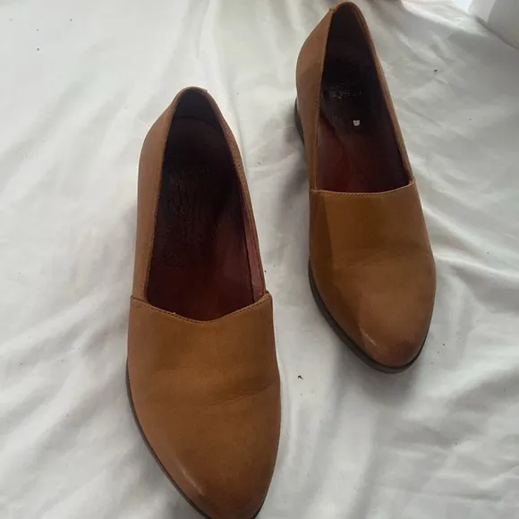 Dansko Tan Flats Sleek Minimalist Design