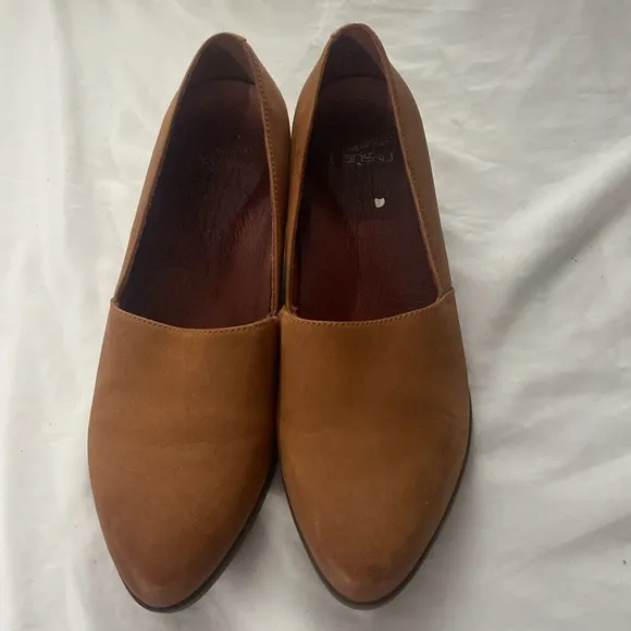 Dansko Tan Flats Sleek Minimalist Design