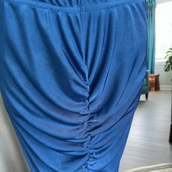 Date night fine…work your curves in this bodycon, curve accentuating maxi skirt