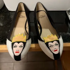 Disney Evil Queen Flats size 7 NWOT never worn sun Disney Evil Queen.