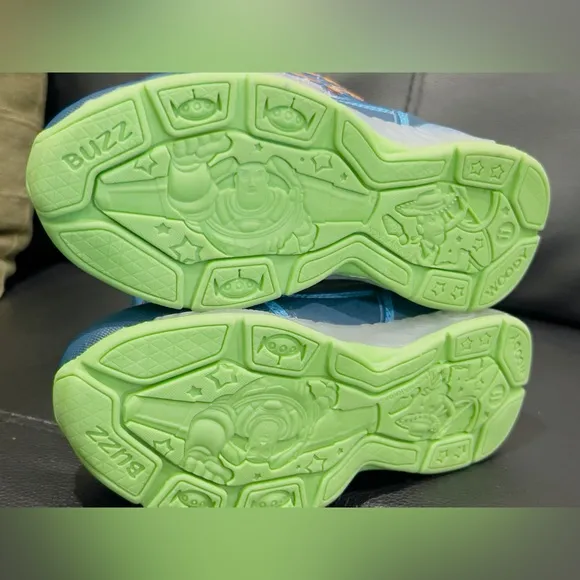 Disney Toddler Boys Toy StoryNWTLight Up Snow Boots, Size 11 NEW