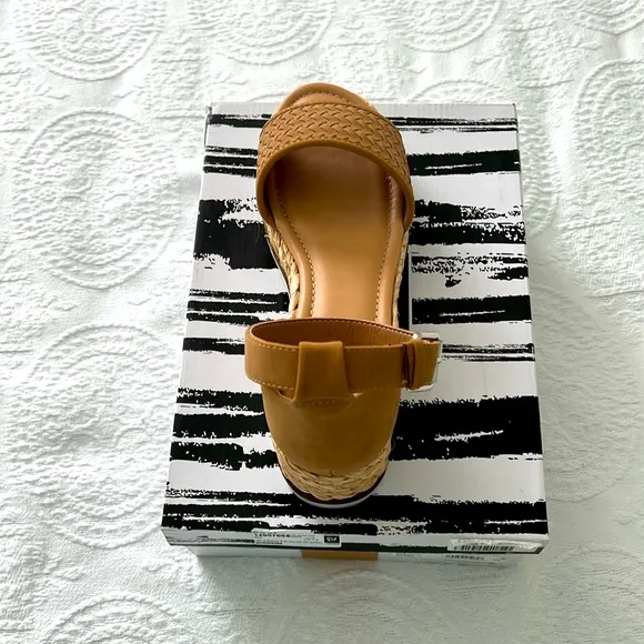 dolce vita: NEW Women Brown PlatForm Espadrilles with ankle strap, Size 10
