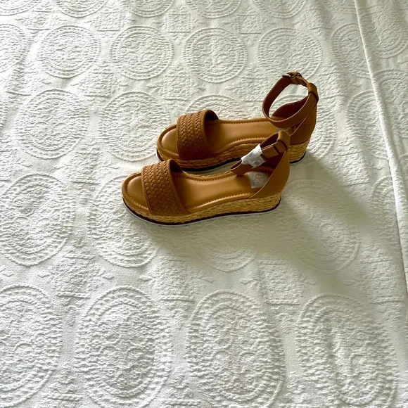 dolce vita: NEW Women Brown PlatForm Espadrilles with ankle strap, Size 10