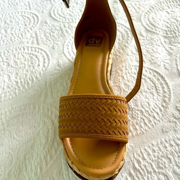 dolce vita: NEW Women Brown PlatForm Espadrilles with ankle strap, Size 10