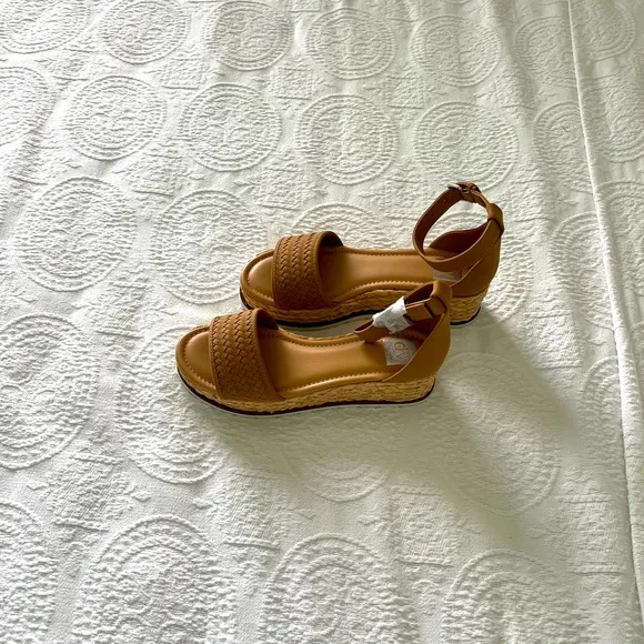 dolce vita: NEW Women Brown PlatForm Espadrilles with ankle strap, Size 10