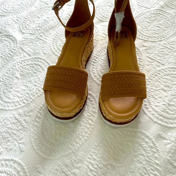 dolce vita: NEW Women Brown PlatForm Espadrilles with ankle strap, Size 10