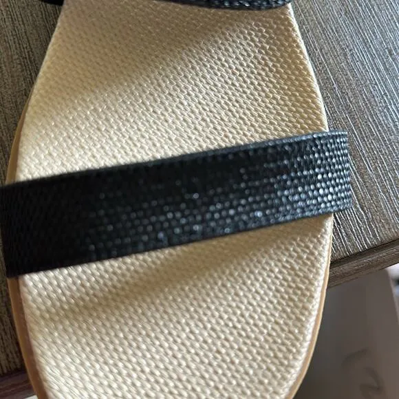 Dolce Vita Shoes Genzel Slides Flat Sandals Black Woven Women’s size 8 New