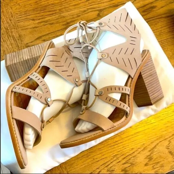 DOLCE VITA STRAPPY NUBUCK SANDALS.  NEW.