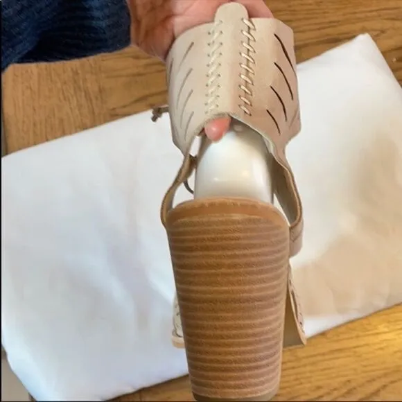 DOLCE VITA STRAPPY NUBUCK SANDALS.  NEW.