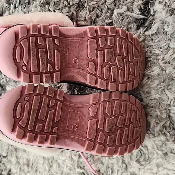 DREAM PAIRS BLACK/PINK SNOW BOOTS  ,SIZE 1,PRE-OWNED  GOOD CONDITION