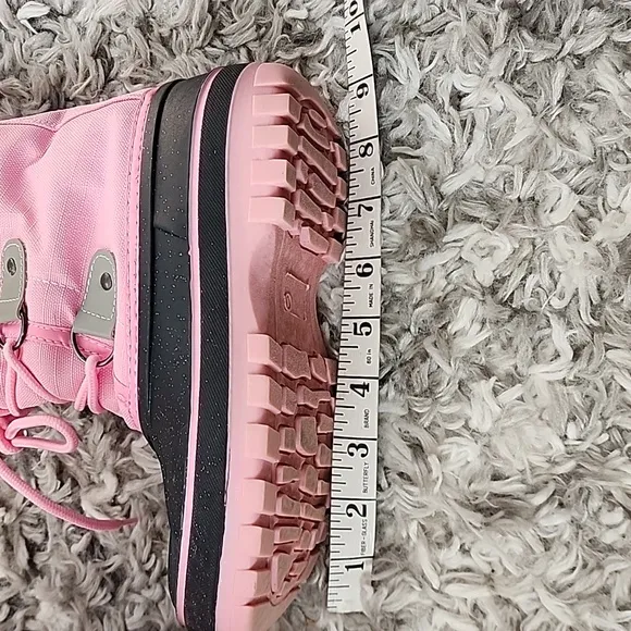 DREAM PAIRS BLACK/PINK SNOW BOOTS  ,SIZE 1,PRE-OWNED  GOOD CONDITION