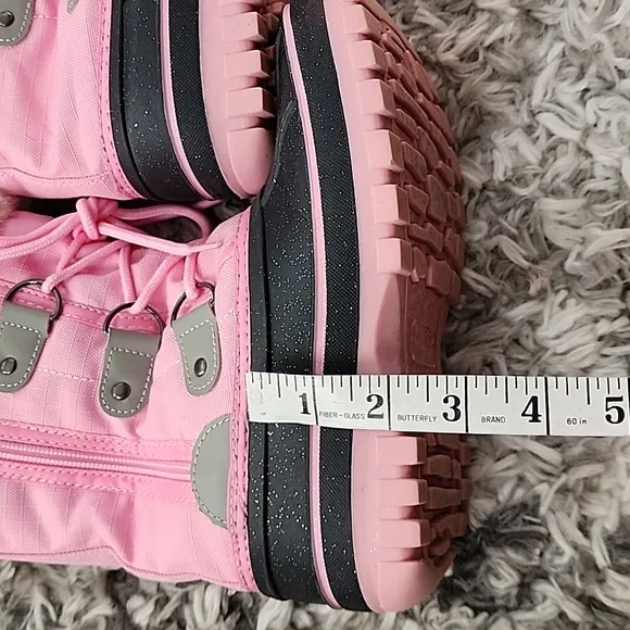 DREAM PAIRS BLACK/PINK SNOW BOOTS  ,SIZE 1,PRE-OWNED  GOOD CONDITION