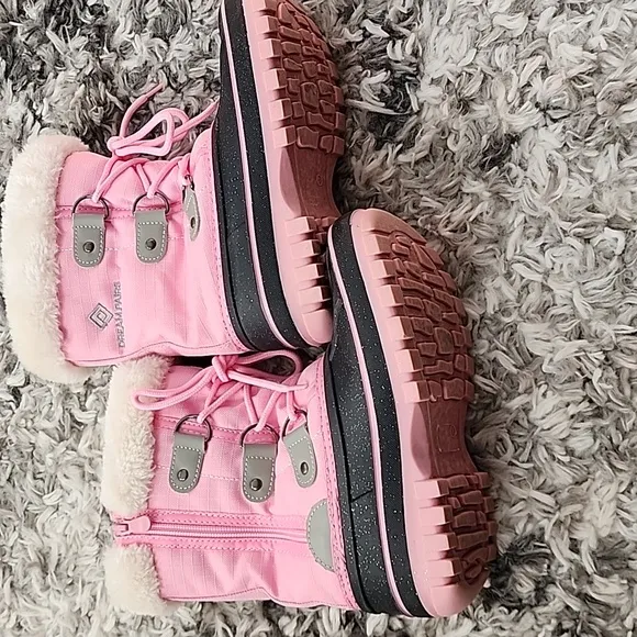 DREAM PAIRS BLACK/PINK SNOW BOOTS  ,SIZE 1,PRE-OWNED  GOOD CONDITION