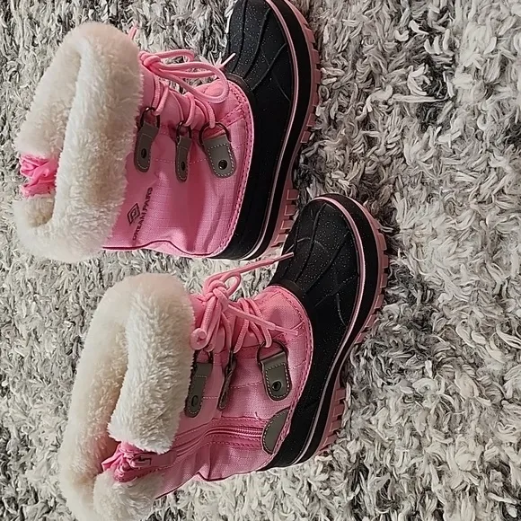 DREAM PAIRS BLACK/PINK SNOW BOOTS  ,SIZE 1,PRE-OWNED  GOOD CONDITION