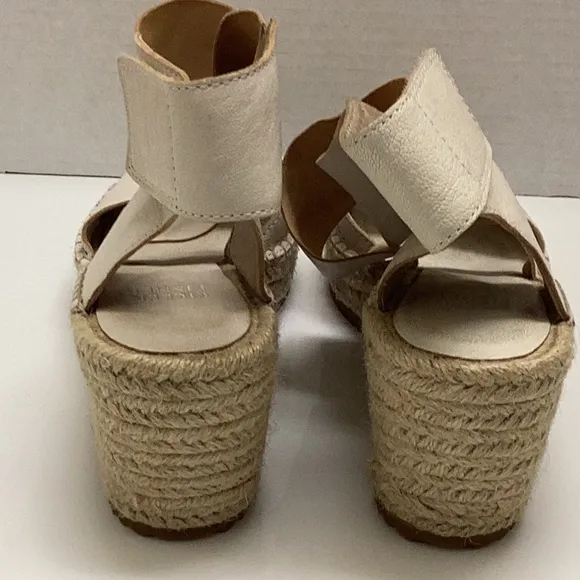 Eileen Fisher elegant cream espadrille sandals.  Leather is buttery soft.  6 1/2