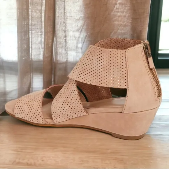 Eileen Fisher Sandals 7 1/2 M Wheat Perforated Leather Lining Strappy CrissCross