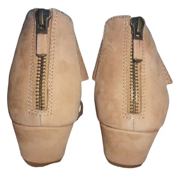 Eileen Fisher Sandals 7 1/2 M Wheat Perforated Leather Lining Strappy CrissCross