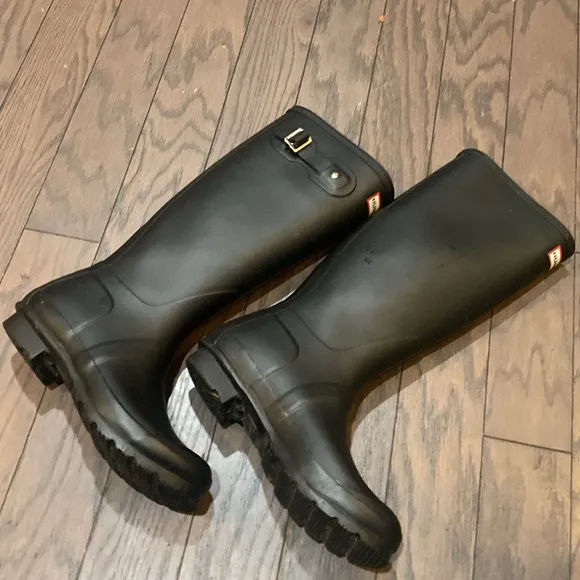 EUC Women’s Black Hunter Boots 7