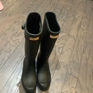 EUC Women’s Black Hunter Boots 7