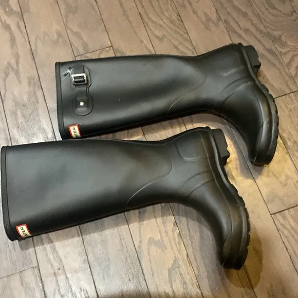 EUC Women’s Black Hunter Boots 7