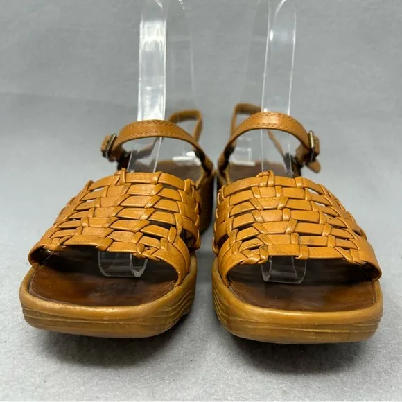 Famolare Get There Strappy Wavy sole Leather Sandals Women’s Size 4.5.