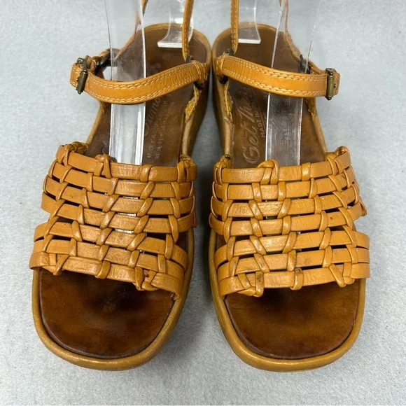 Famolare Get There Strappy Wavy sole Leather Sandals Women’s Size 4.5.