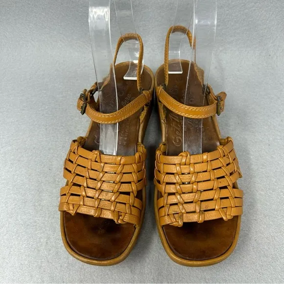 Famolare Get There Strappy Wavy sole Leather Sandals Women’s Size 4.5.