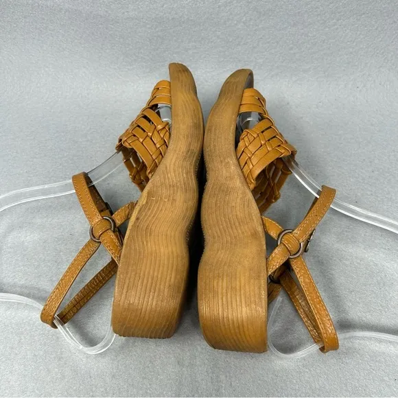Famolare Get There Strappy Wavy sole Leather Sandals Women’s Size 4.5.