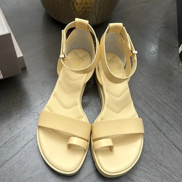 FRANCO SARTO Davenport Flat Sandals