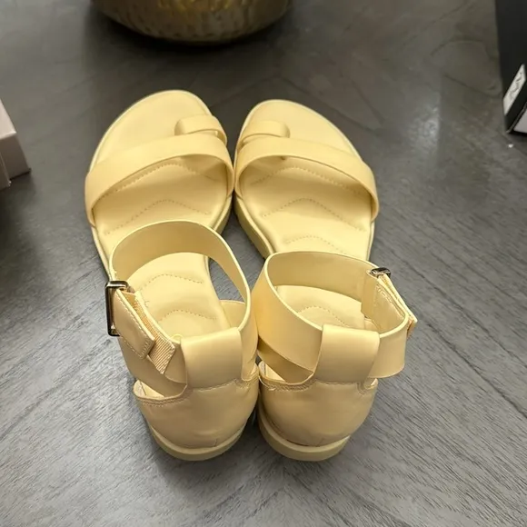 FRANCO SARTO Davenport Flat Sandals