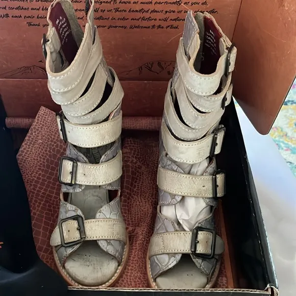 Free Bird Bond Taupe Croco Sandles