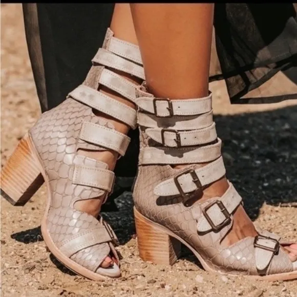 Free Bird Bond Taupe Croco Sandles