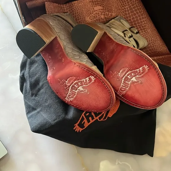 Free Bird Bond Taupe Croco Sandles